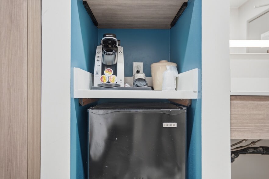 More Photos Of 10680 S Auto Mall Dr, Sandy Hotel For Sale