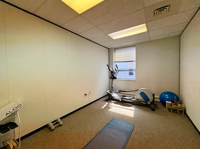 More Photos Of 461 Princess St, Kingston Storefront Retail Residential For Lease