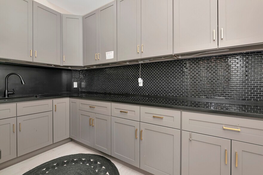 More Photos Of 1345 2nd St, Sarasota Office Residential For Sale