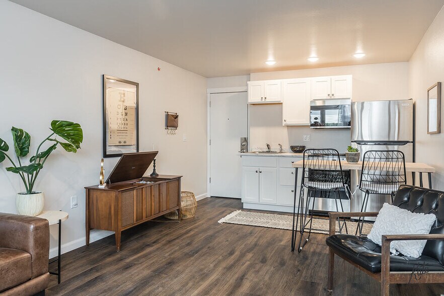 More Photos Of 1533 Lacey St, Fairbanks Apartments For Sale