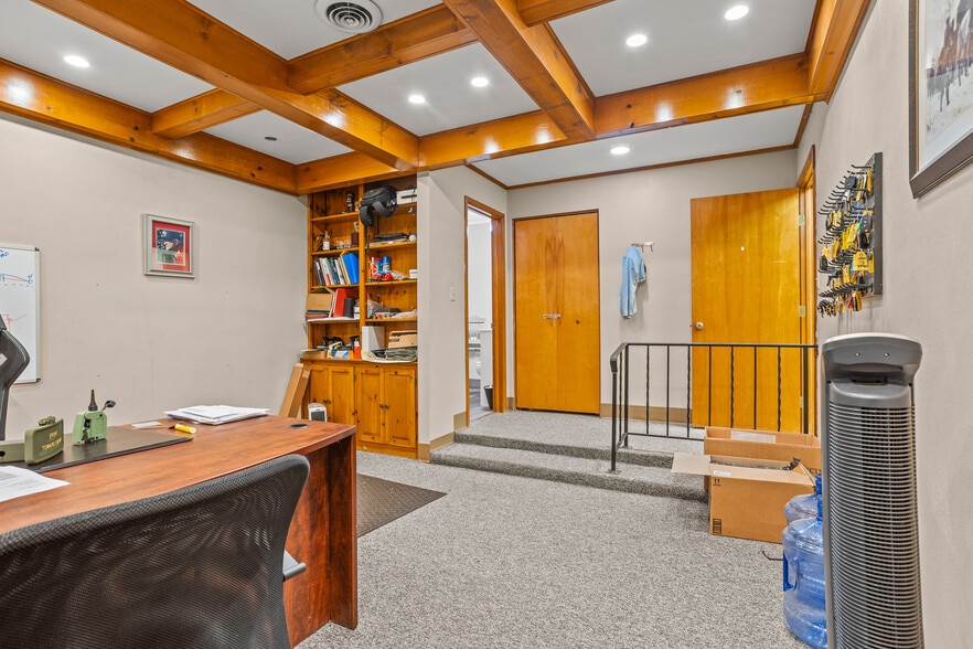 More Photos Of 105 Sycamore St, Medway Medical For Sale