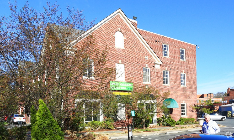 More Photos Of 4300 Fordham Rd NW, Washington General Retail For Lease