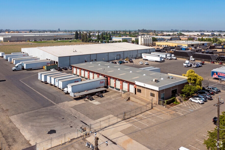Primary Photo Of 2724-2750 E Annadale Ave, Fresno Service For Lease