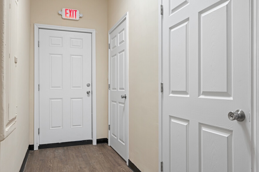 More Photos Of 109 W Main St, Itasca Storefront For Sale