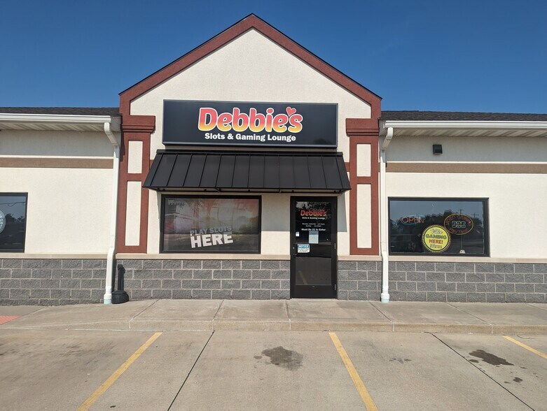 More Photos Of 407 S 4th St, Dunlap Storefront Retail Office For Sale