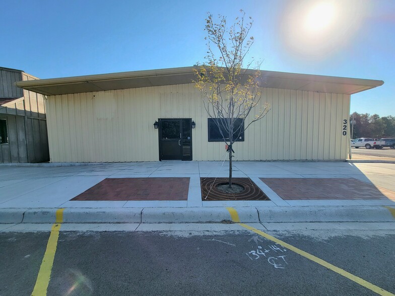 Primary Photo Of 320 S Main, Cimarron Auto Repair For Sale