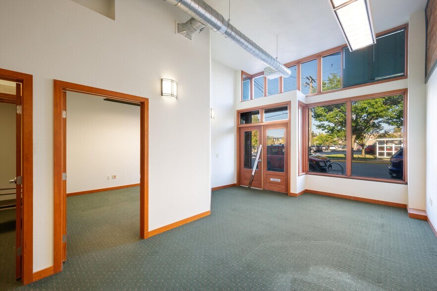 More Photos Of 215 Prospect St, Bellingham Office For Sale