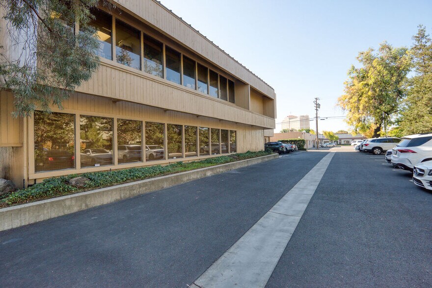 More Photos Of 1207 13th St, Modesto Office For Lease