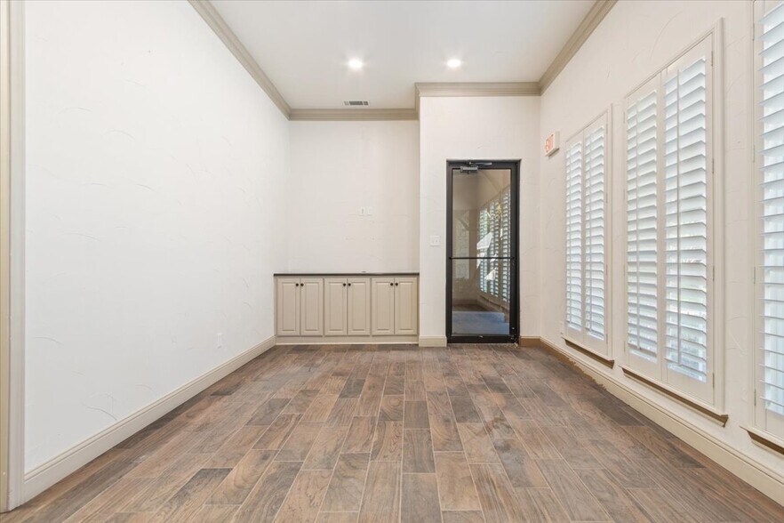 More Photos Of 1000 State Highway 6, Woodway Medical For Lease