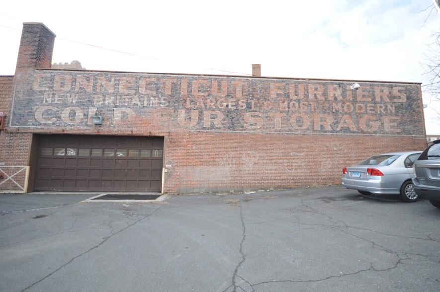 More Photos Of 117 W Main St, New Britain Storefront For Lease