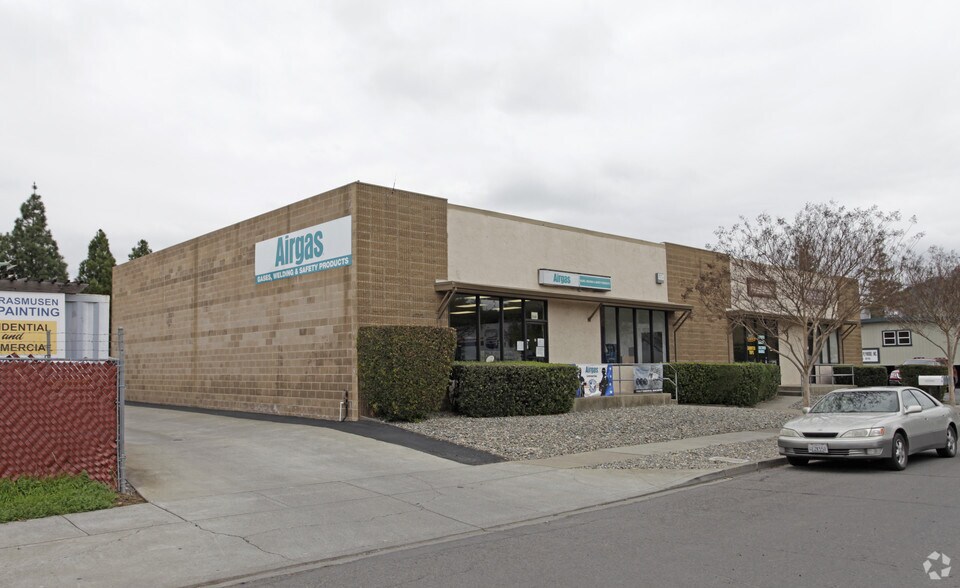 More Photos Of 562-568 Northbay Dr, Napa Warehouse For Lease