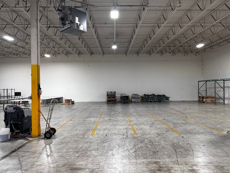 More Photos Of 175 E Broadway Ave, Westerville Warehouse For Lease