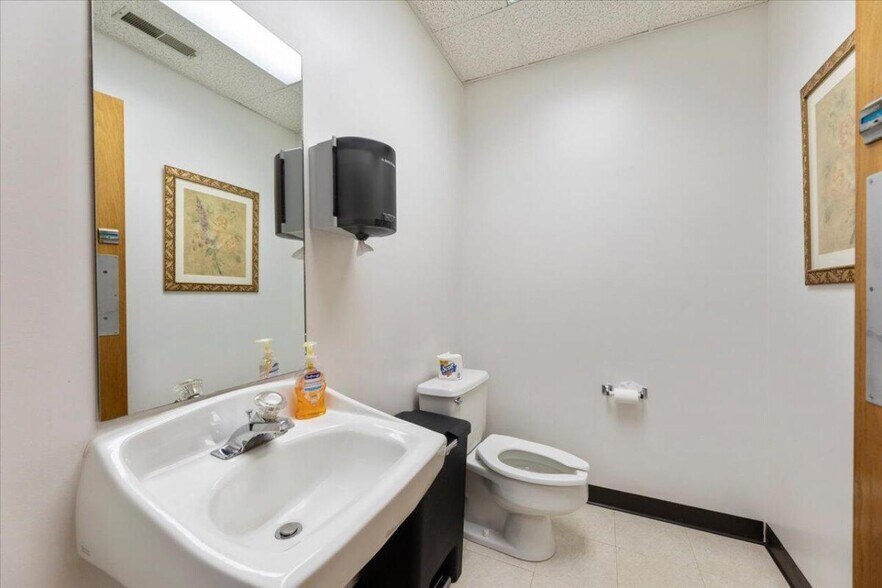 More Photos Of 100 E Broadway St, Council Bluffs Office For Sale