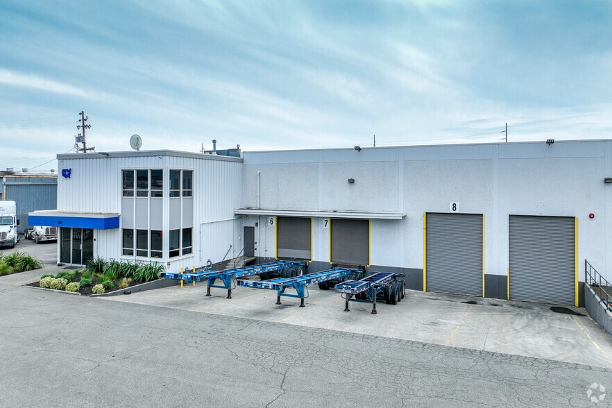 More Photos Of 4450 Tidewater Ave, Oakland Warehouse For Lease