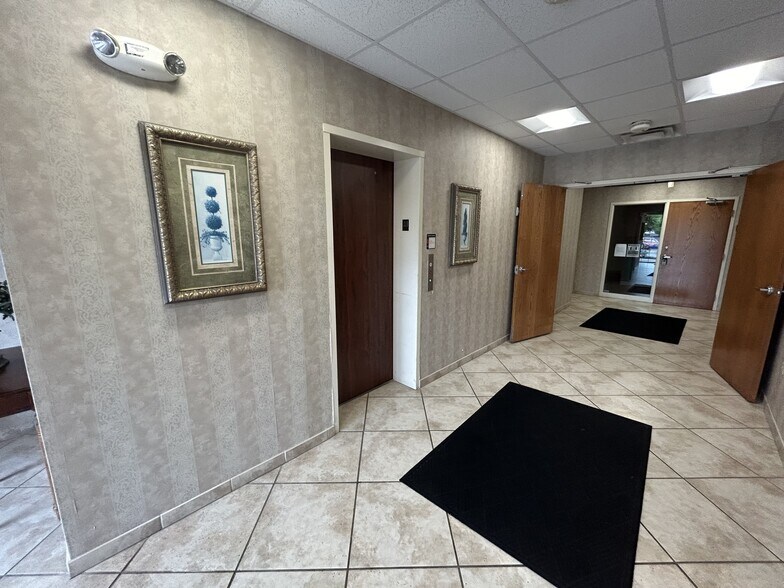 More Photos Of 8111 Cheviot Rd, Cincinnati Office For Sale