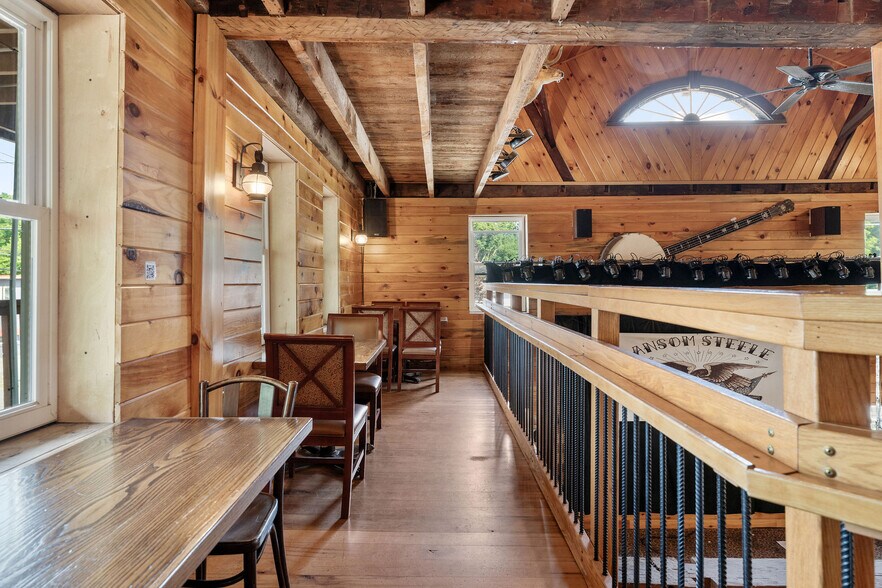 More Photos Of 552 Main St, Apalachin General Retail For Sale