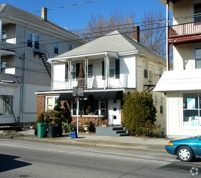 Primary Photo Of 1087 Park Ave, Woonsocket Storefront Retail Residential For Lease