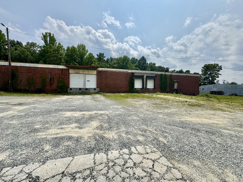 More Photos Of 114 Payne Rd, Thomasville Warehouse For Lease