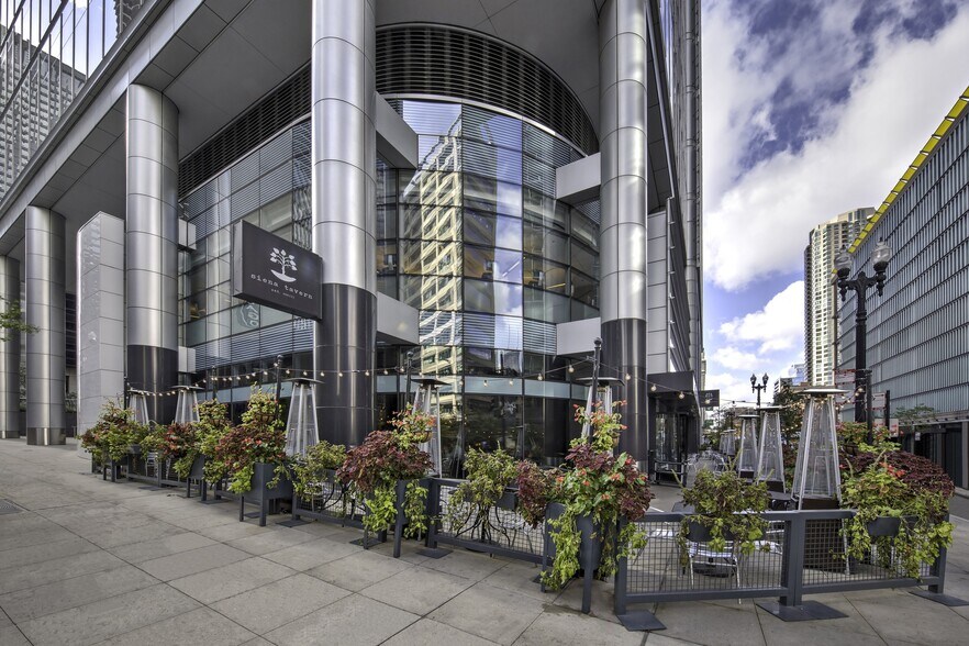 More Photos Of 353 N Clark St, Chicago Office For Sale