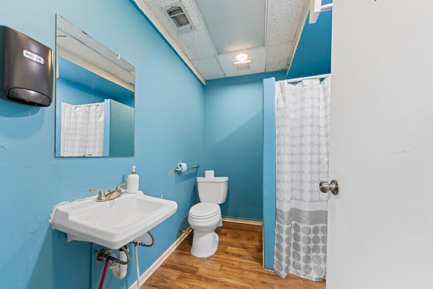 More Photos Of 4124 Blanco Rd, San Antonio Freestanding For Sale