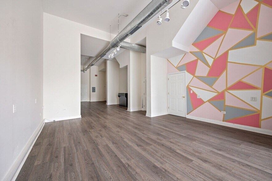 More Photos Of 2800-2802 W Chicago Ave, Chicago Apartments For Sale