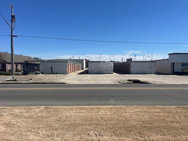 More Photos Of 1526 4th Ave SE, Decatur Light Manufacturing For Sale