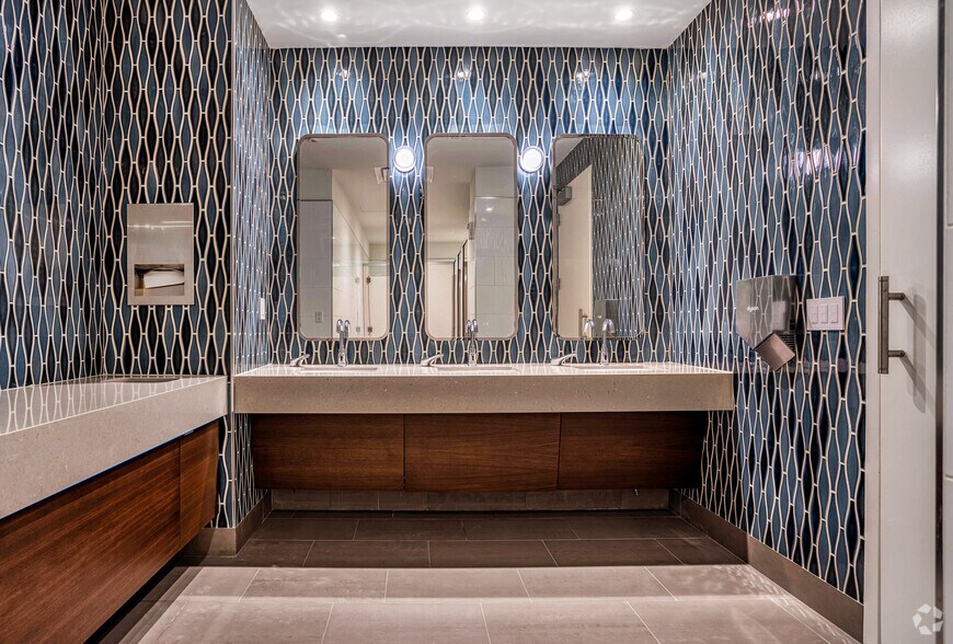 More Photos Of 1001 Water St, Tampa Office For Lease