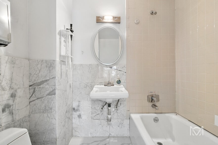 More Photos Of 120 E 36th St, New York Medical For Sale