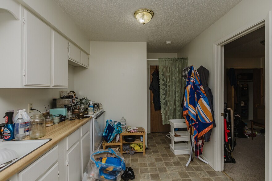 More Photos Of 401 E Avenue A, Hutchinson Apartments For Sale