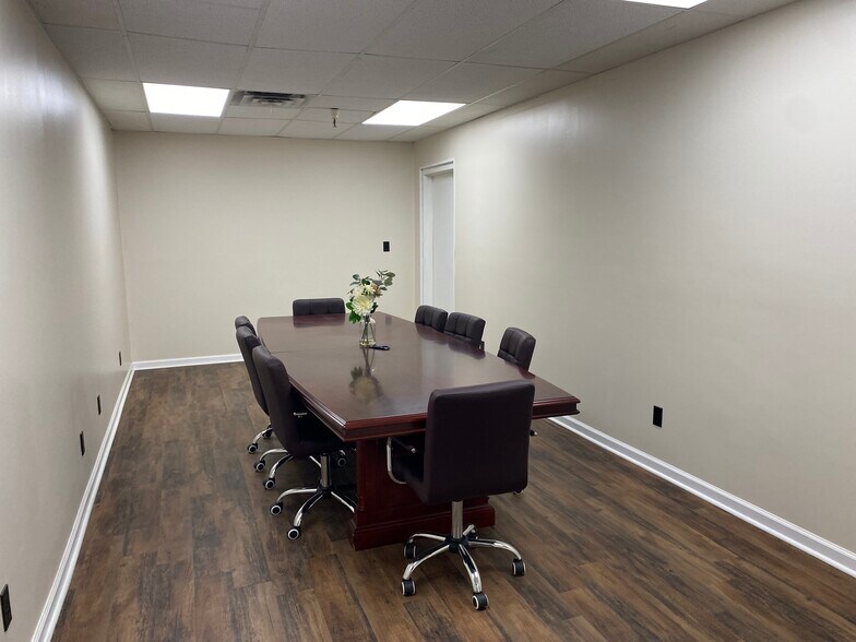 More Photos Of 1031 S Green St, Tupelo Warehouse For Sale
