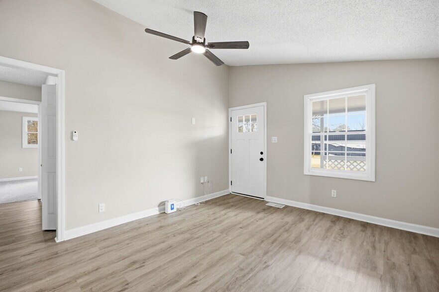 More Photos Of 1651 Donna Lynn Dr, Smyrna Office For Sale