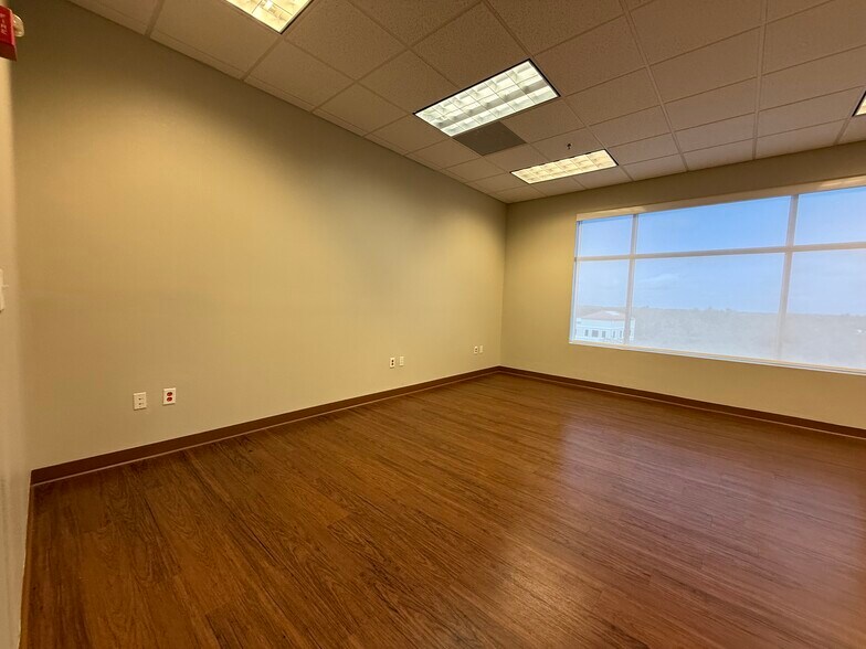 More Photos Of 1743 Park Center Dr, Orlando Medical For Lease