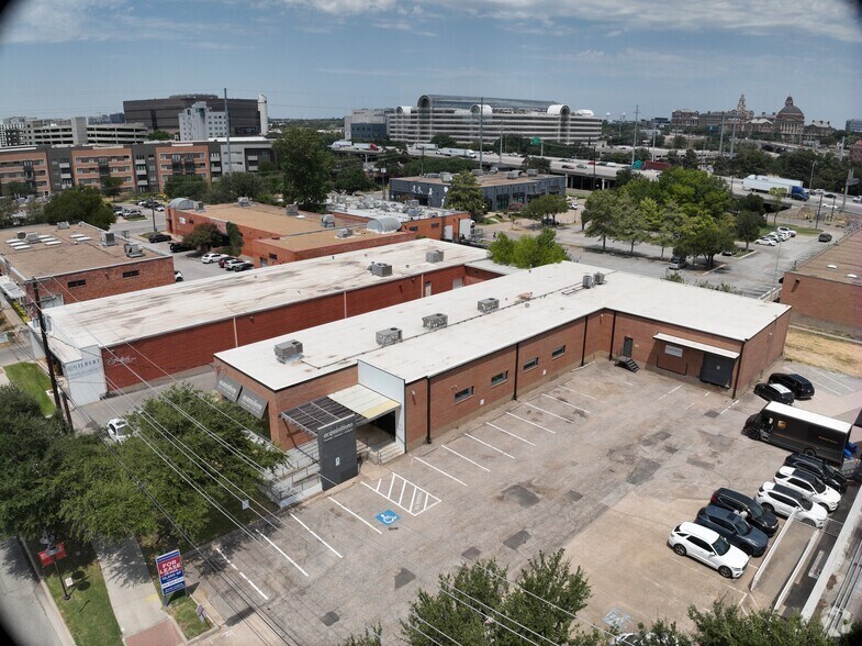 More Photos Of 1710 Hi Line Dr, Dallas Showroom For Lease