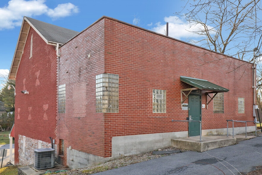 Primary Photo Of 400 E Main St, Annville Office For Sale