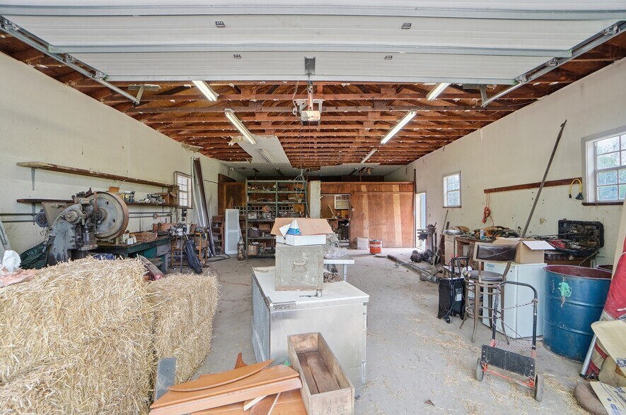 More Photos Of 2996 Millville Shandon Rd, Hamilton Specialty For Sale