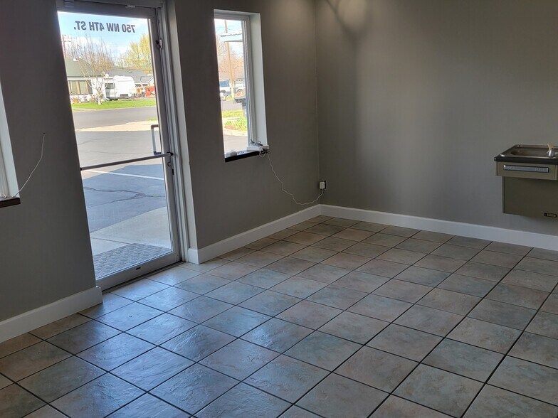 More Photos Of 750 NW 4th St, Prineville Office For Sale