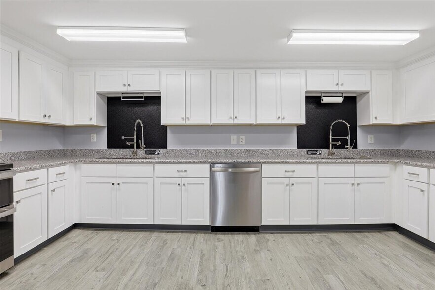 More Photos Of 108 S Pine St, Princeton Storefront Retail Office For Sale