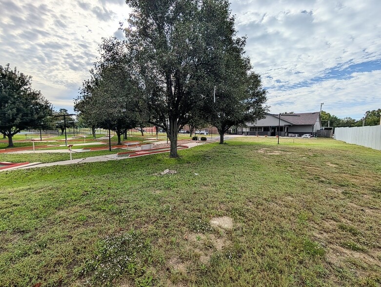 More Photos Of 1004 E 12th Ave, Emporia Storefront For Sale