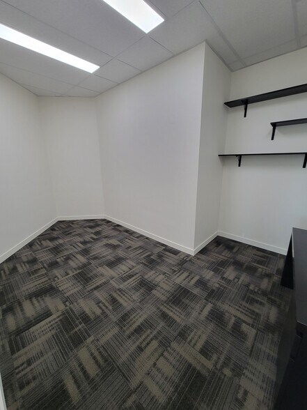 More Photos Of 711 Vandercook Way, Longview Storefront For Lease