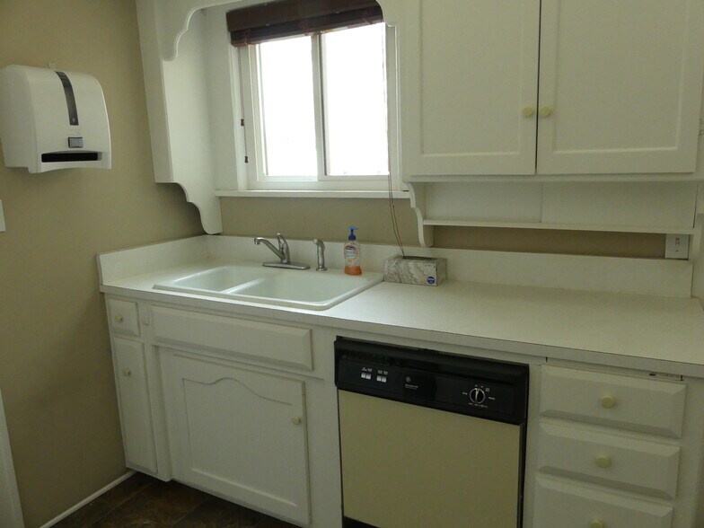 More Photos Of 304 S Trinity St, Decatur Office Residential For Lease