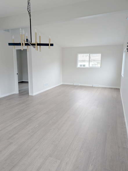 More Photos Of 802 S Jenkins Blvd, Akron Apartments For Sale