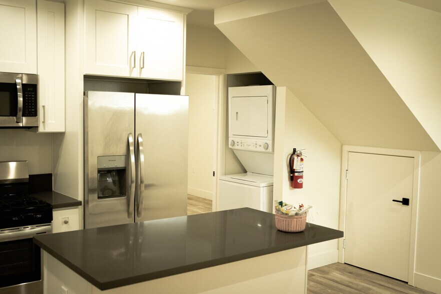 More Photos Of 1418 W 28th St, Los Angeles Dormitory For Sale