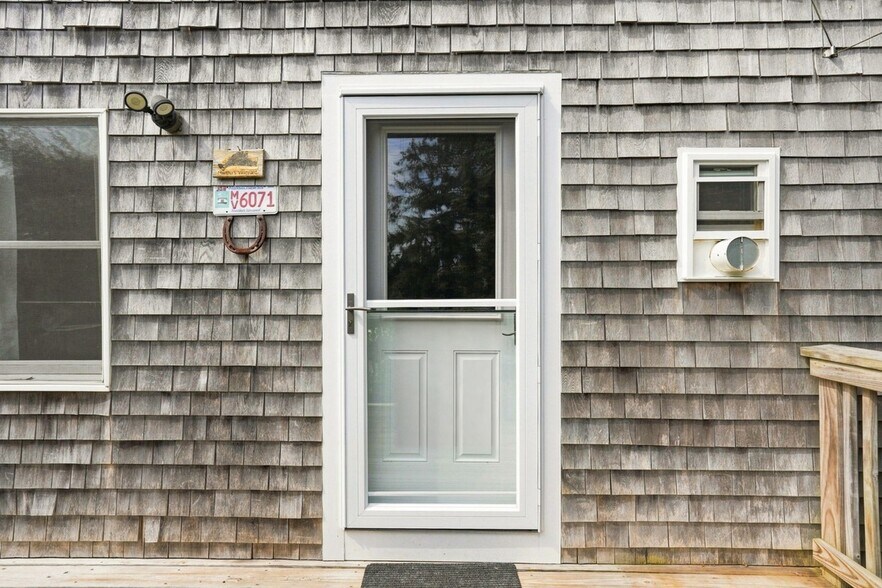 More Photos Of 148 Katama Rd, Edgartown Flex For Sale