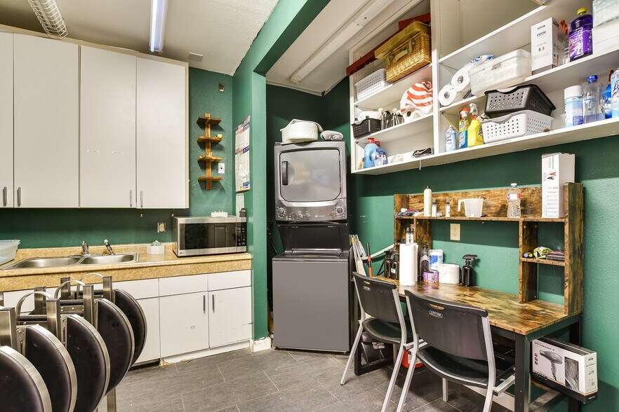 More Photos Of 1101 W 34th St, Austin Freestanding For Sale