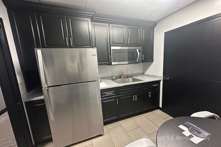 More Photos Of 820 N Cedarbrook Ave, Springfield Industrial For Sale