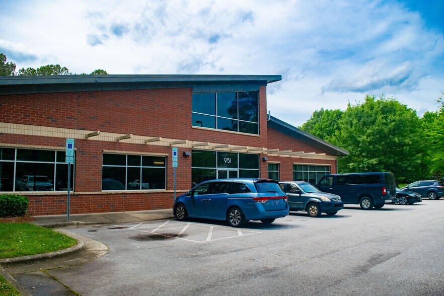More Photos Of 951 Heather Park Dr, Garner Office For Lease