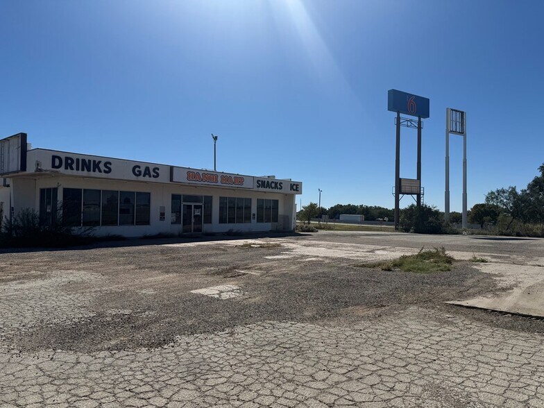 More Photos Of 1105 E US Highway 180, Snyder Convenience Store For Sale