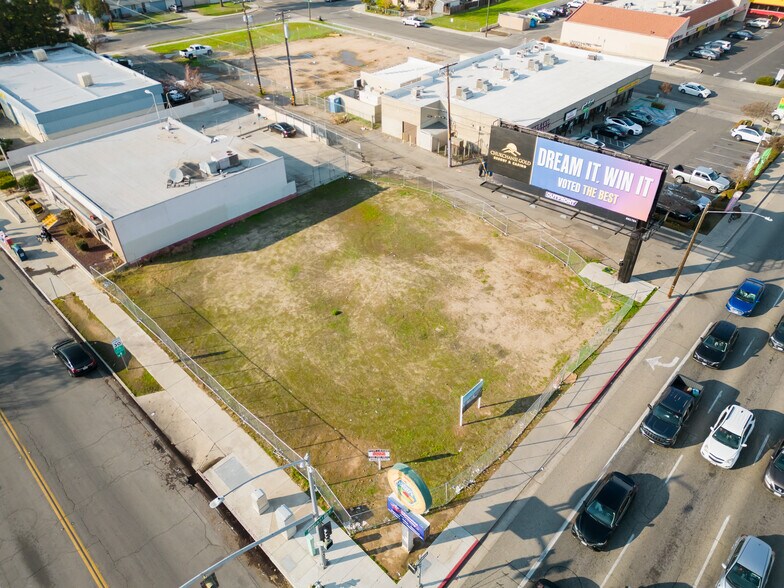 Primary Photo Of 7315 N Blackstone Ave, Fresno Freestanding For Lease