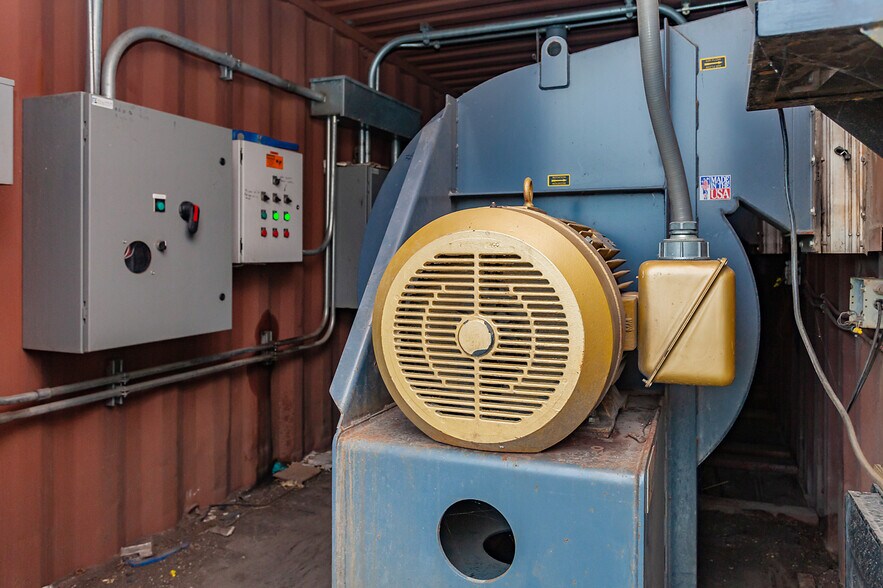 More Photos Of 1802 Industrial Park Dr, Ellsworth Industrial For Sale