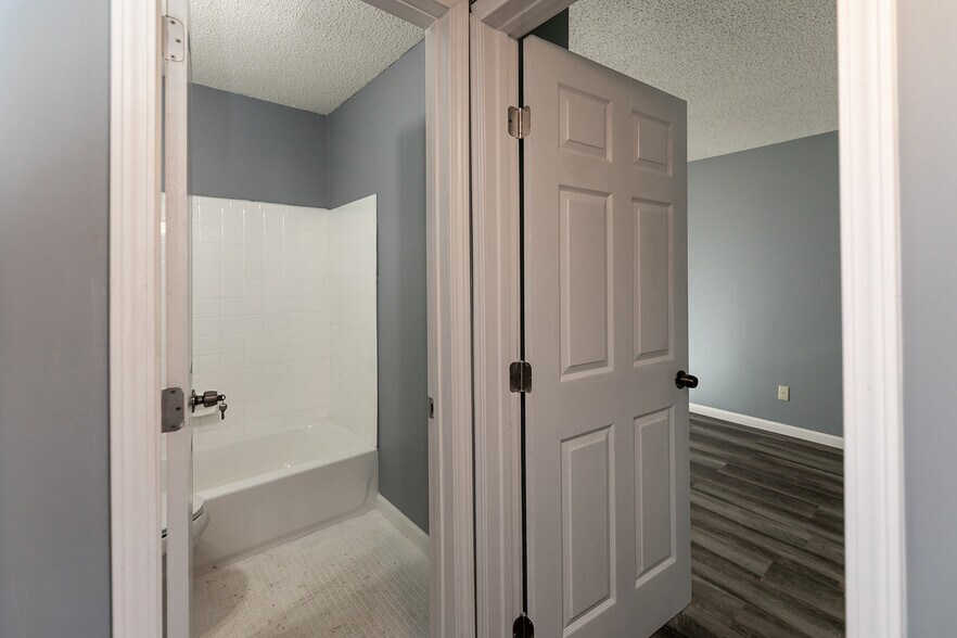 More Photos Of 3081 St. Charles Dr, Memphis Apartments For Sale